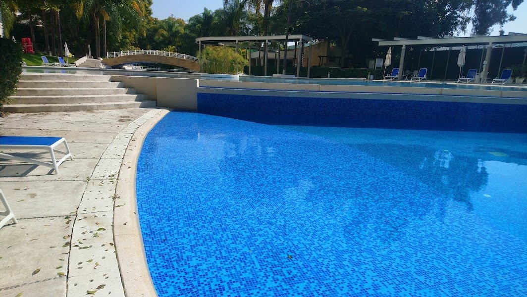 Proyecto con espejo de agua realizado por Albercas SAY